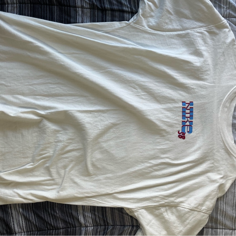 Nike White T-Shirt with stitched Logo